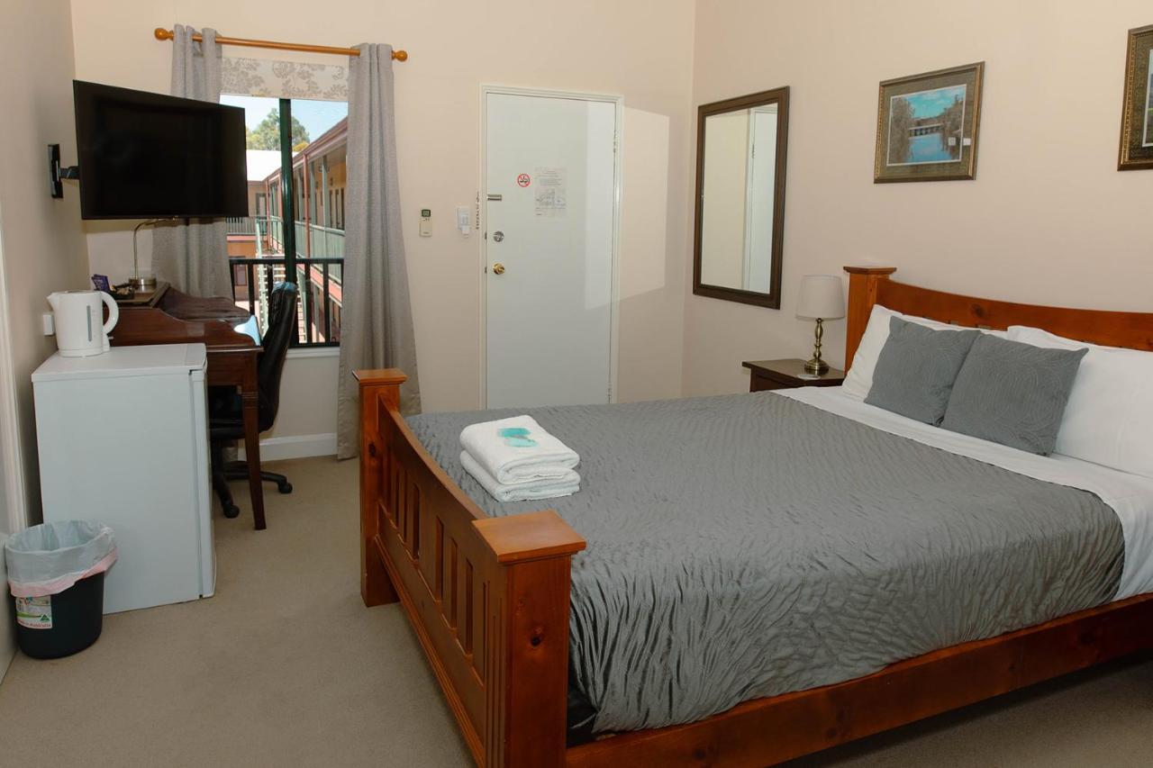 Settlers Hotel 约克 外观 照片