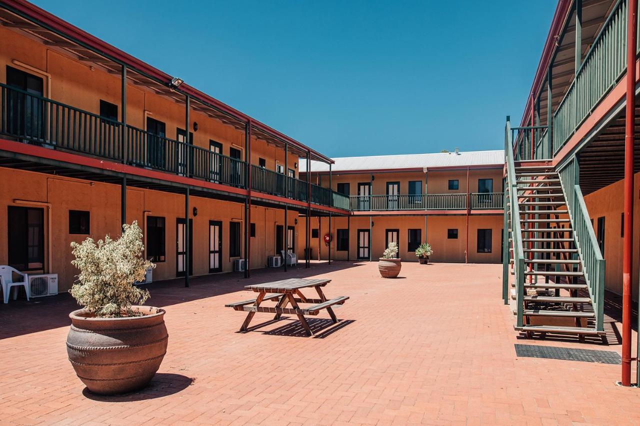 Settlers Hotel 约克 外观 照片