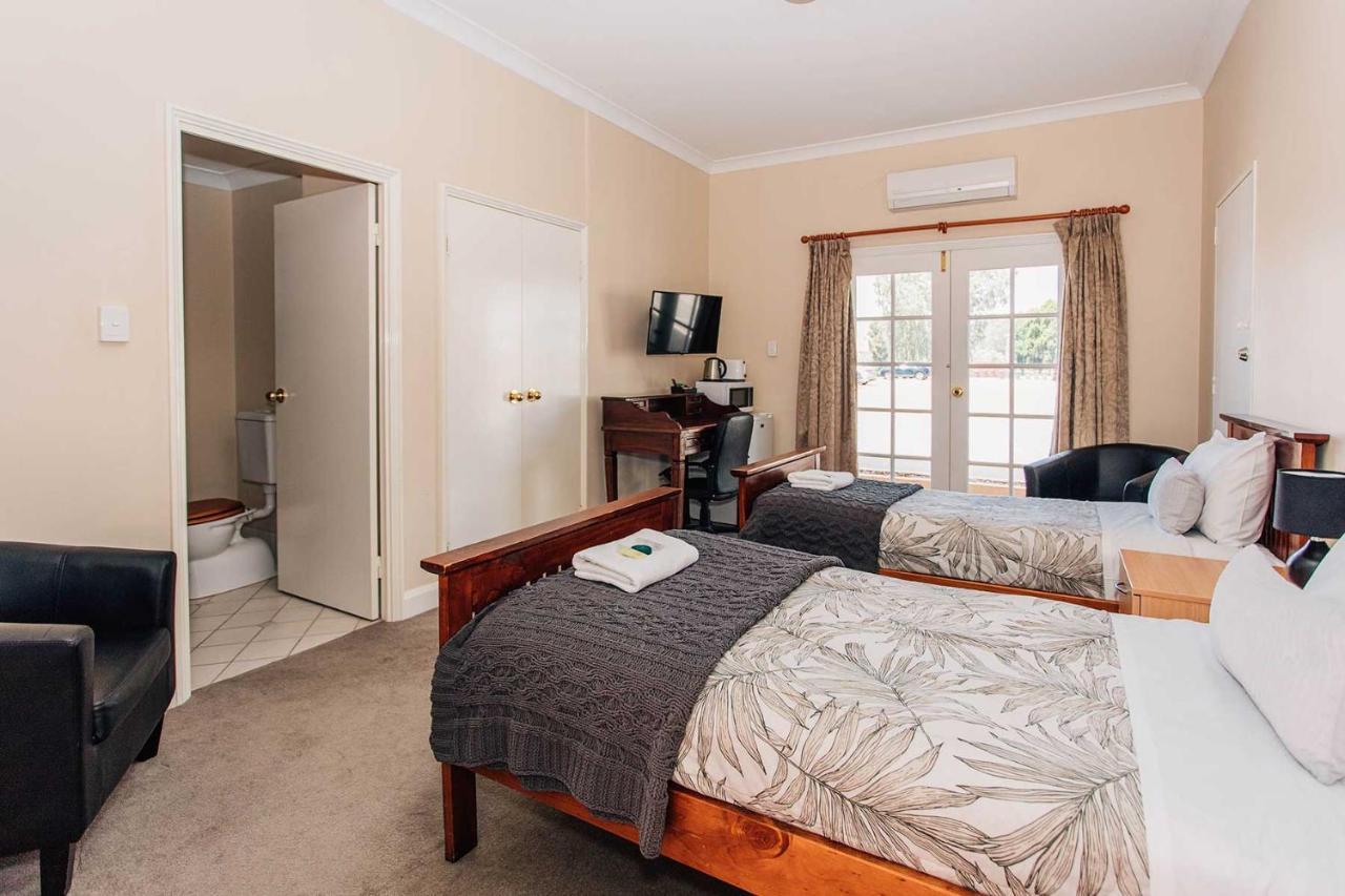 Settlers Hotel 约克 外观 照片