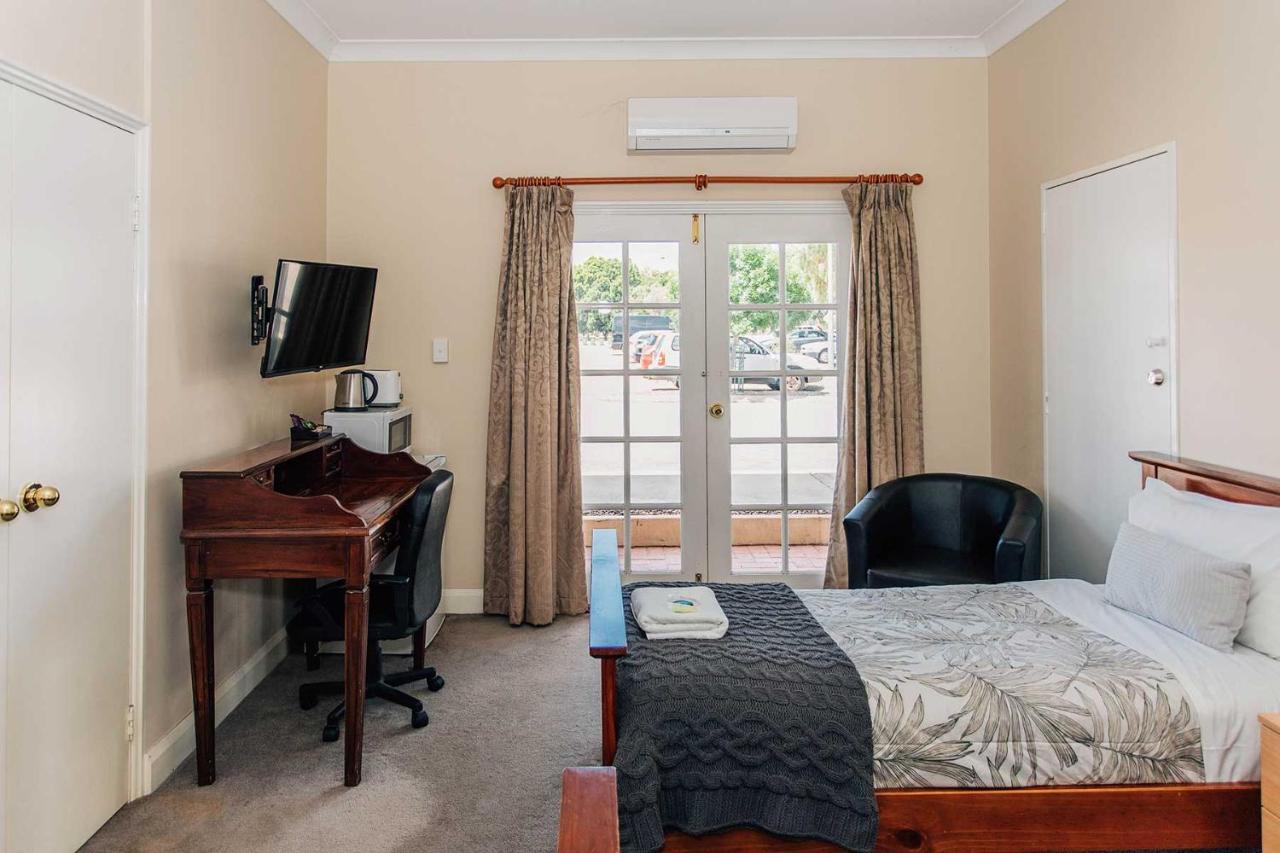 Settlers Hotel 约克 外观 照片